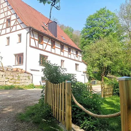 Camping Hobbit Huette Am Bach Ohne Bettwaesche