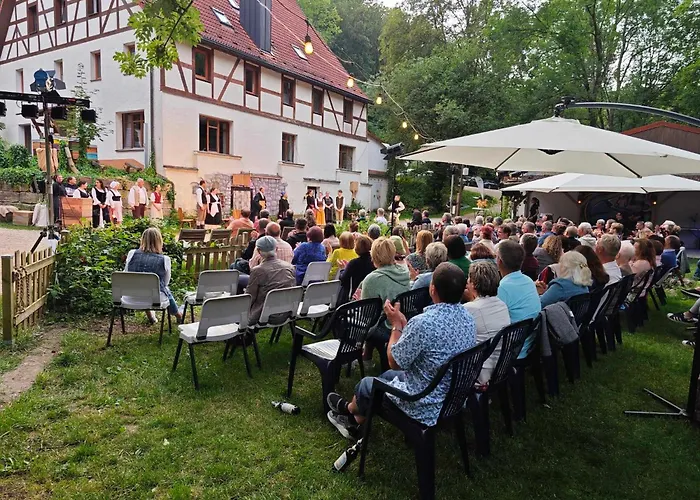 Hobbit Huette Am Bach Ohne Bettwaesche *