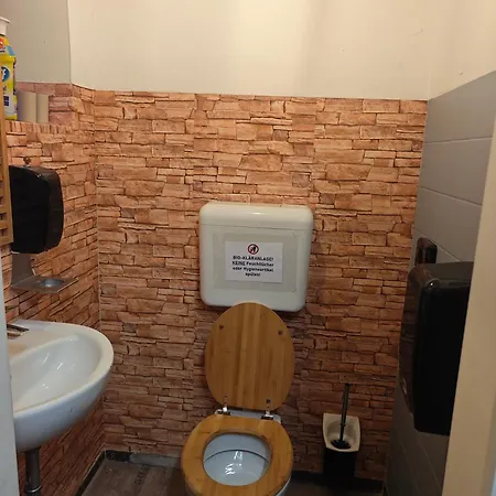 Hobbit Huette Am Bach Ohne Bettwaesche Campsite