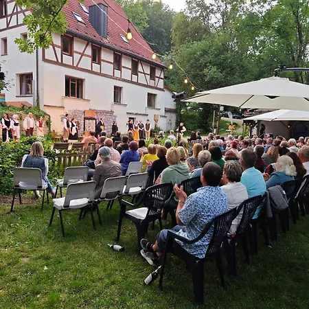 Hobbit Hütte Am Bach Ohne Bettwäsche *