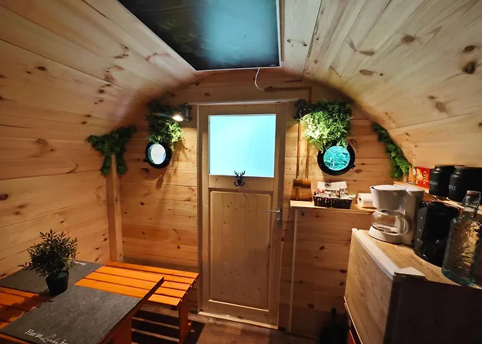 Camping Hobbit Huette Am Bach Ohne Bettwaesche *